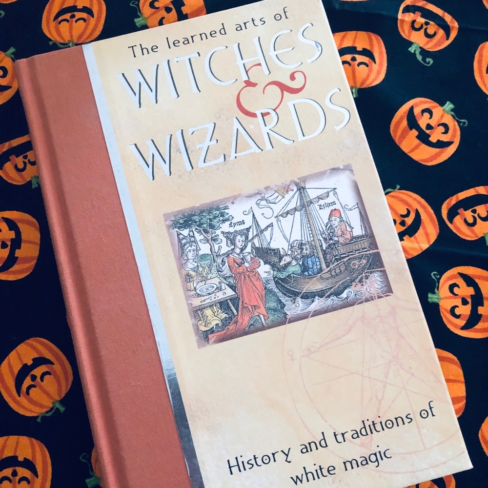 🎃 1998/2000 Witches & Wizards Hardcover Book